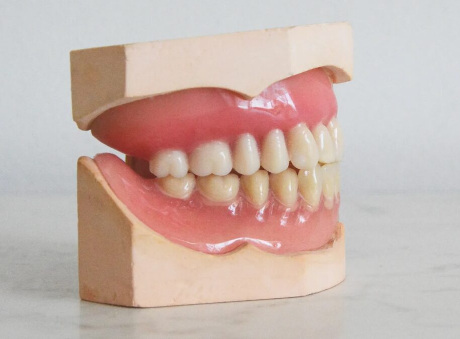 How do I choose a dentist for dentures?